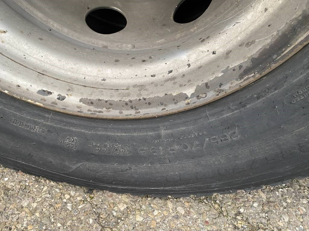 Truk berpendingin Renault D240 /LAMBERET/CARRIER 1150 *A REPARER*: gambar 31 Truk berpendingin Renault D240 /LAMBERET/CARRIER 1150 *A REPARER*: gambar 31