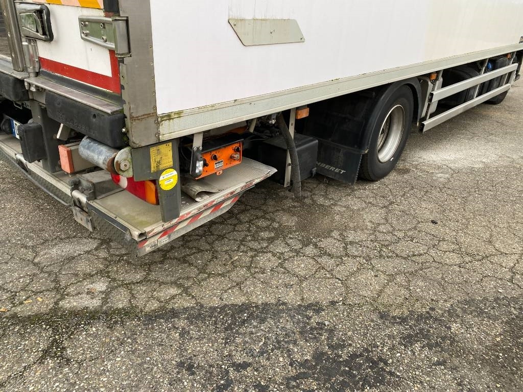 Truk berpendingin Renault D240 /LAMBERET/CARRIER 1150 *A REPARER*: gambar 44 Truk berpendingin Renault D240 /LAMBERET/CARRIER 1150 *A REPARER*: gambar 44