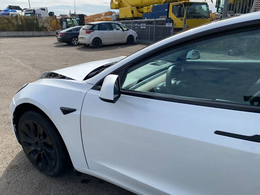 Mobil sedan Tesla MODEL 3 - 5YJ3 Rwd Origine Française: gambar 31