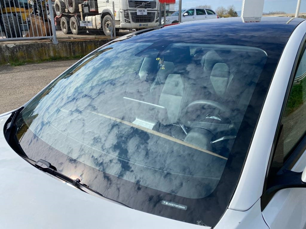 Mobil sedan Tesla MODEL 3 - 5YJ3 Rwd Origine Française: gambar 26