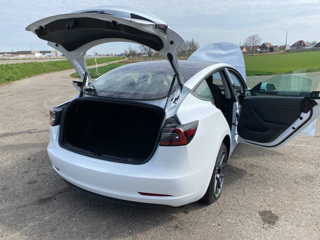 Mobil sedan Tesla MODEL 3 - 5YJ3 Rwd Origine Française: gambar 21