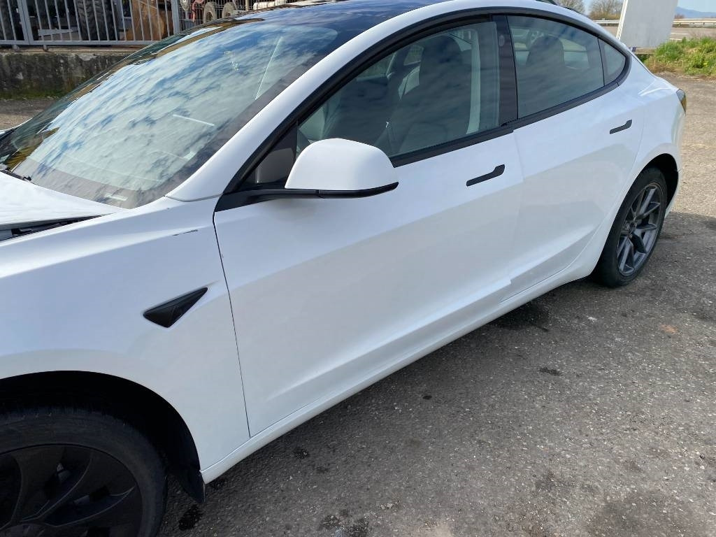 Mobil sedan Tesla MODEL 3 - 5YJ3 Rwd Origine Française: gambar 28