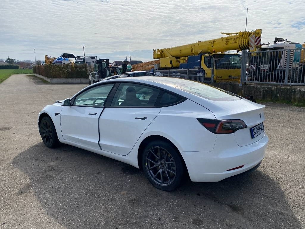 Mobil sedan Tesla MODEL 3 - 5YJ3 Rwd Origine Française: gambar 6