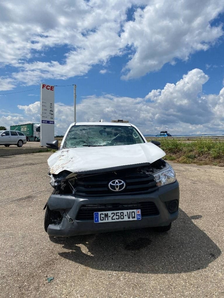 Toyota HILUX 2.4 D4D /MINIMAX COMBINE LONGWAY endommagé - Truk vakum: gambar 2 Toyota HILUX 2.4 D4D /MINIMAX COMBINE LONGWAY endommagé - Truk vakum: gambar 2