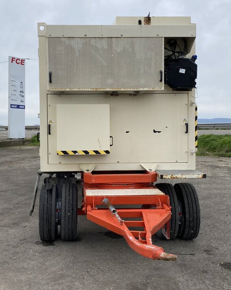 UNIVAC ASPIRATEUR MOBILE UNIVAC SC90DAV9AR-C - Truk vakum: gambar 2 UNIVAC ASPIRATEUR MOBILE UNIVAC SC90DAV9AR-C - Truk vakum: gambar 2