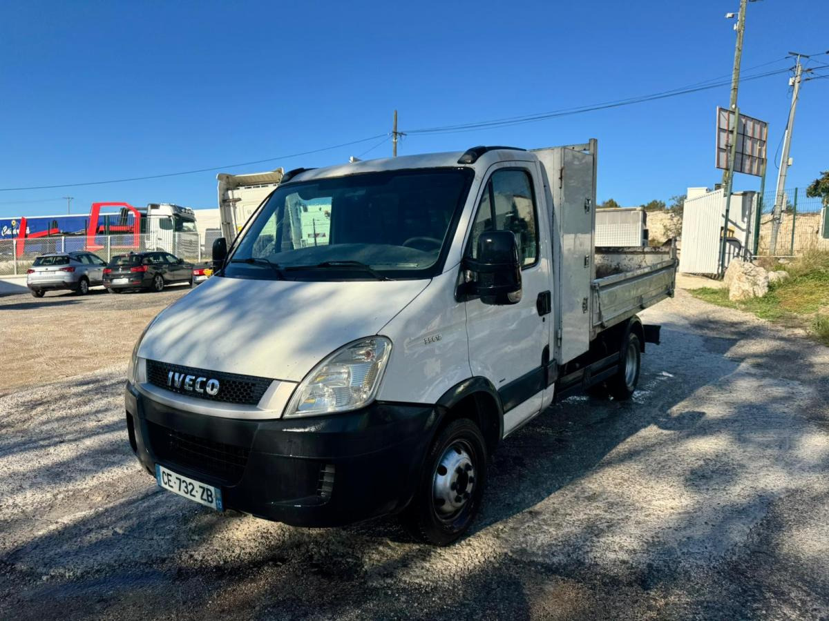 Iveco Daily 35C12 - Van jungkit: gambar 3 Iveco Daily 35C12 - Van jungkit: gambar 3