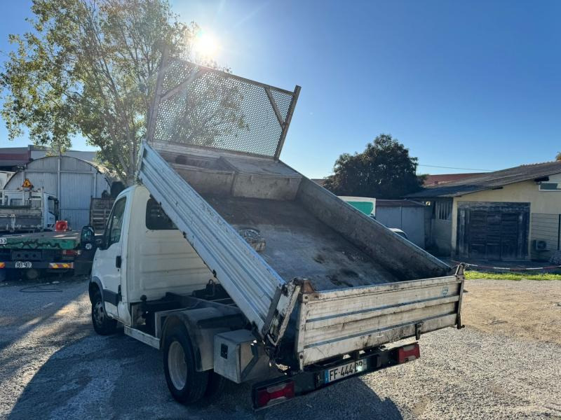 Iveco Daily 35C15 - Van jungkit: gambar 2 Iveco Daily 35C15 - Van jungkit: gambar 2