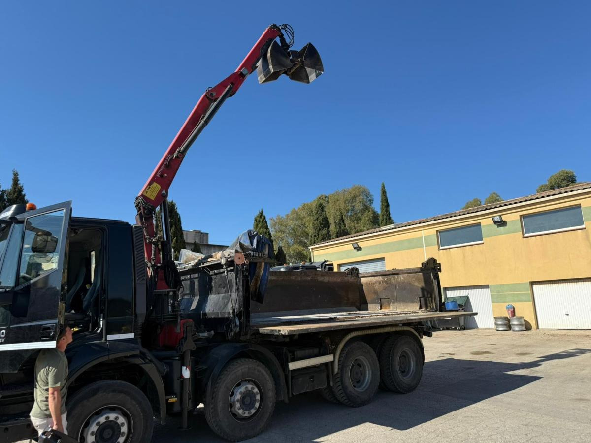 Iveco TRAKKER 410 EEV BI-BENNE GRUE MARREL 8X4 - Truk jungkit: gambar 5 Iveco TRAKKER 410 EEV BI-BENNE GRUE MARREL 8X4 - Truk jungkit: gambar 5
