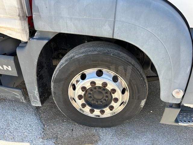 Truk dengan terpal samping MAN TGS 18.440 SAVOYARDE: gambar 6 Truk dengan terpal samping MAN TGS 18.440 SAVOYARDE: gambar 6