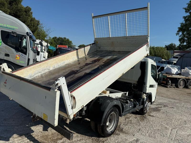 Mitsubishi Fuso Canter 3C15 - Van jungkit: gambar 5 Mitsubishi Fuso Canter 3C15 - Van jungkit: gambar 5