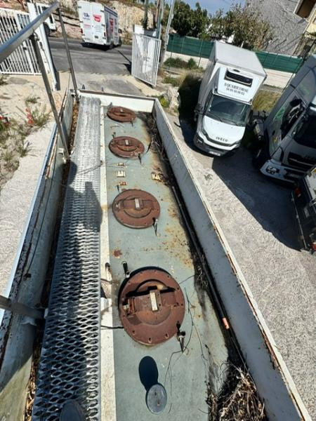 Renault MIDLUM 210 CITERNE MERCERON 11000 L 4 COMPARTIMENTS - Truk tangki: gambar 4 Renault MIDLUM 210 CITERNE MERCERON 11000 L 4 COMPARTIMENTS - Truk tangki: gambar 4