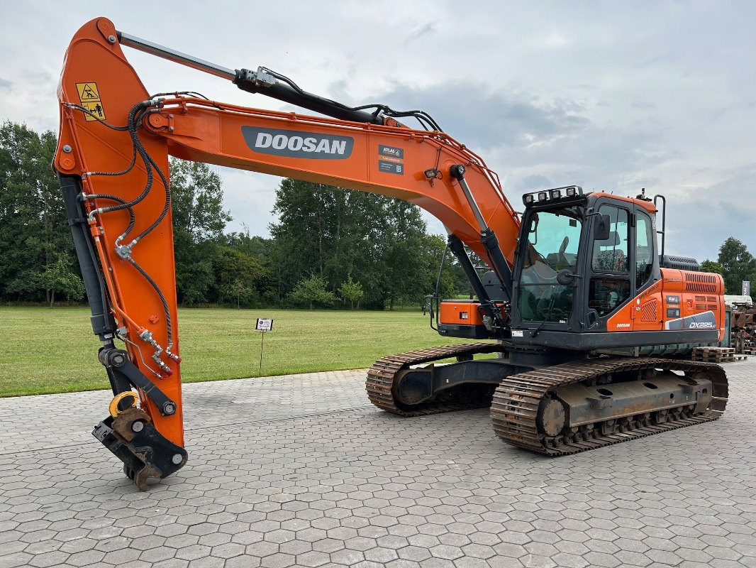 Doosan DX225LC-5 - Ekskavator perayap: gambar 1 Doosan DX225LC-5 - Ekskavator perayap: gambar 1