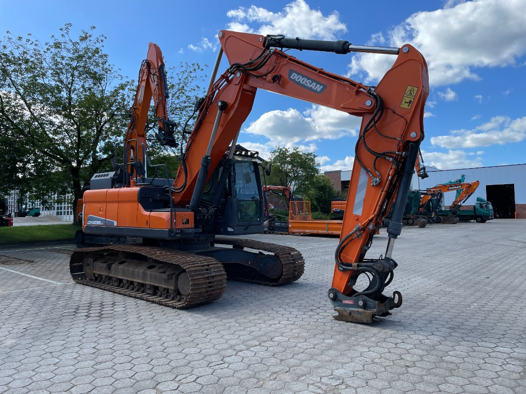Doosan DX235LC-5 - Ekskavator perayap: gambar 5 Doosan DX235LC-5 - Ekskavator perayap: gambar 5
