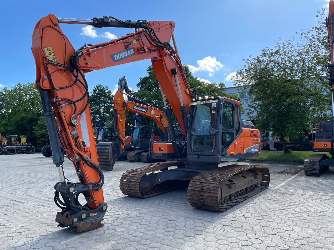 Doosan DX235LC-5 - Ekskavator perayap: gambar 1 Doosan DX235LC-5 - Ekskavator perayap: gambar 1