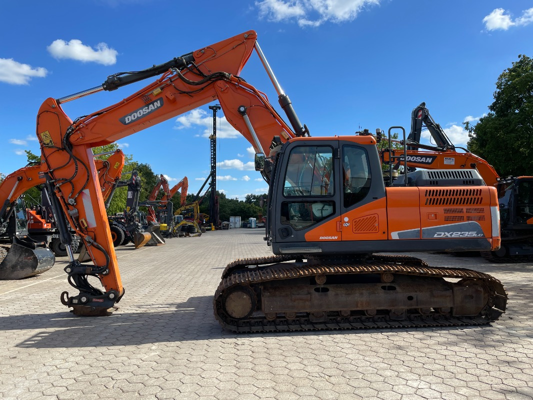 Doosan DX235LC-5 - Ekskavator perayap: gambar 4 Doosan DX235LC-5 - Ekskavator perayap: gambar 4