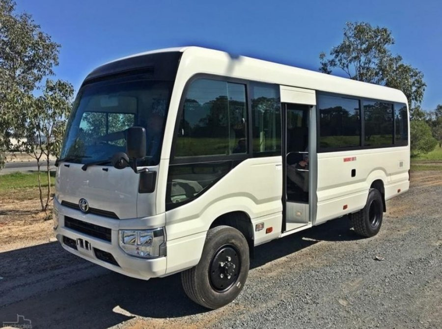 Toyota Coaster 23 SEATS 4x4 4.2L Diesel Manual - Bus pinggiran kota: gambar 1 Toyota Coaster 23 SEATS 4x4 4.2L Diesel Manual - Bus pinggiran kota: gambar 1