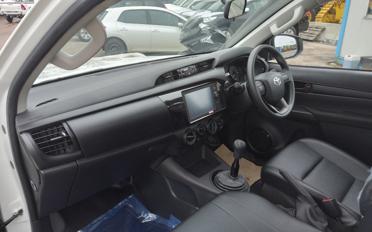 Truk pikap baru Toyota Hilux / Revo RHD Pick-up single Cab 2.8L Diesel Manual: gambar 11