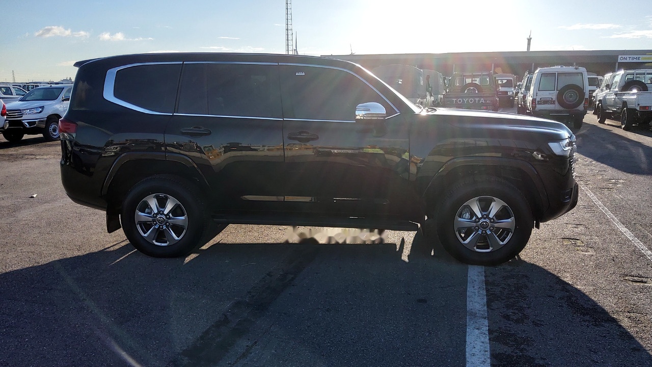Toyota Land Cruiser 300 V6 VX 7 SEATERS / PLACES 3.5L Petrol Automatic VXVHO - Mobil: gambar 3 Toyota Land Cruiser 300 V6 VX 7 SEATERS / PLACES 3.5L Petrol Automatic VXVHO - Mobil: gambar 3