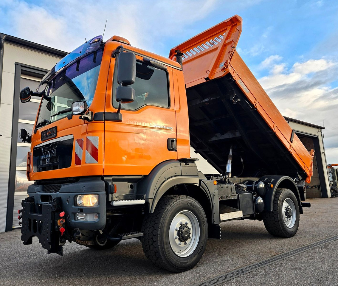 MAN TGM 13.290 4x4 Euro5 Winterdienst Single - Truk jungkit: gambar 1 MAN TGM 13.290 4x4 Euro5 Winterdienst Single - Truk jungkit: gambar 1