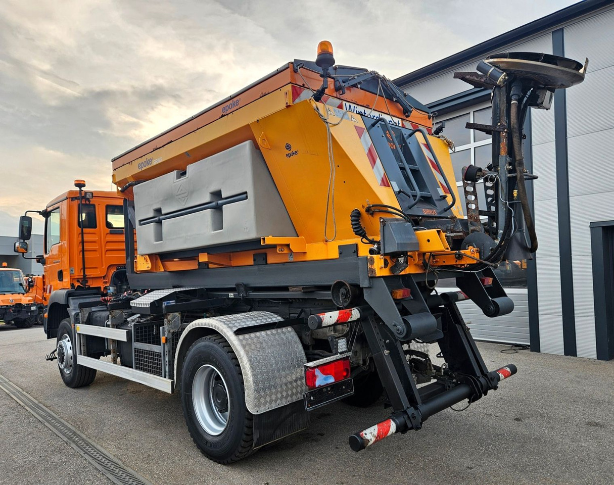 MAN TGM 18.250 4x4 BB EEV Winterdienst - Hook lift, Truk derek: gambar 3 MAN TGM 18.250 4x4 BB EEV Winterdienst - Hook lift, Truk derek: gambar 3