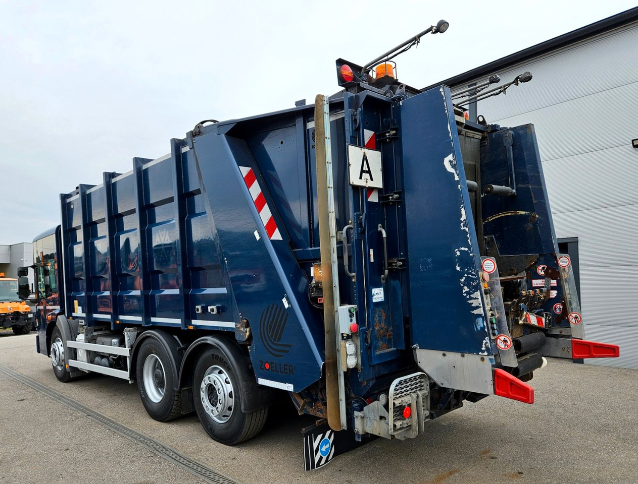 Mercedes-Benz Econic 2629 Zoeller Medium XL-S Variopress EEV - Truk sampah: gambar 3 Mercedes-Benz Econic 2629 Zoeller Medium XL-S Variopress EEV - Truk sampah: gambar 3