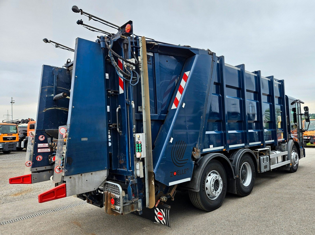 Mercedes-Benz Econic 2629 Zoeller Medium XL-S Variopress EEV - Truk sampah: gambar 4 Mercedes-Benz Econic 2629 Zoeller Medium XL-S Variopress EEV - Truk sampah: gambar 4