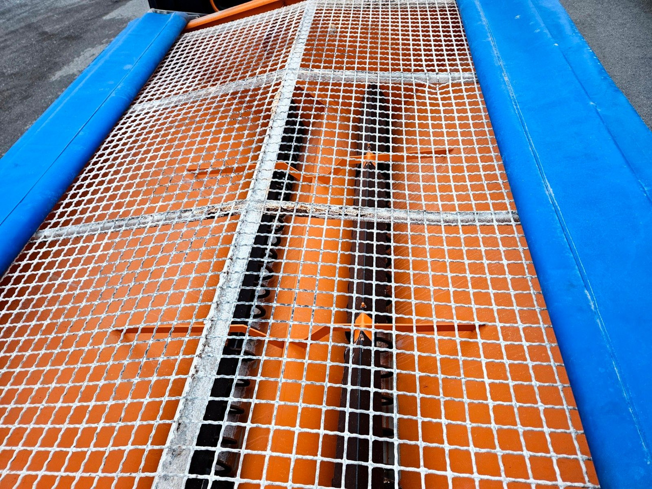 Truk jungkit Unimog U423 UGE Euro6 Hydrostat Schmidt Stratos: gambar 16 Truk jungkit Unimog U423 UGE Euro6 Hydrostat Schmidt Stratos: gambar 16