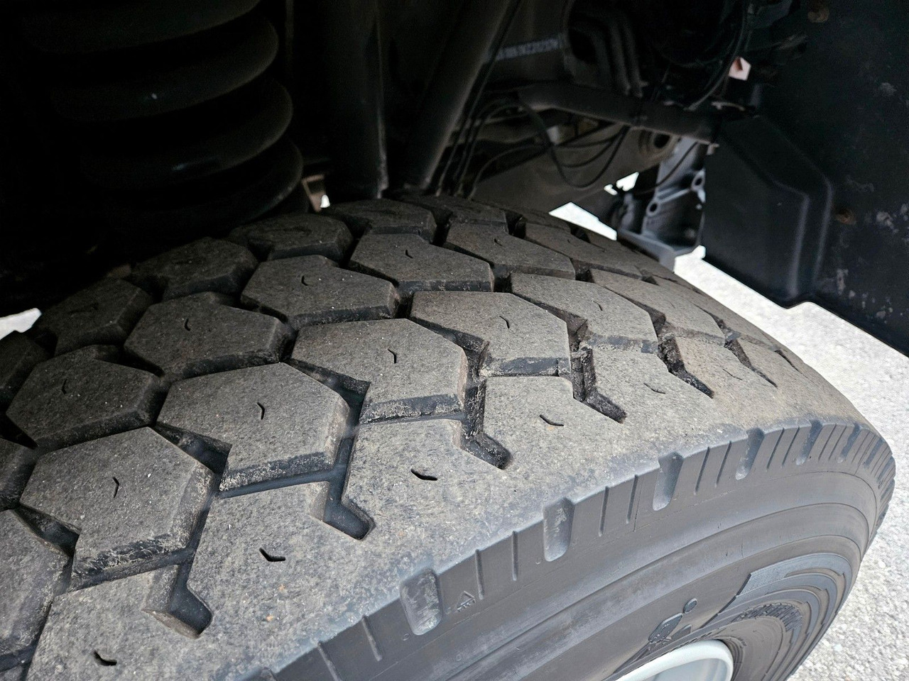 Truk jungkit Unimog U423 UGE Euro6 Hydrostat Schmidt Stratos: gambar 18 Truk jungkit Unimog U423 UGE Euro6 Hydrostat Schmidt Stratos: gambar 18