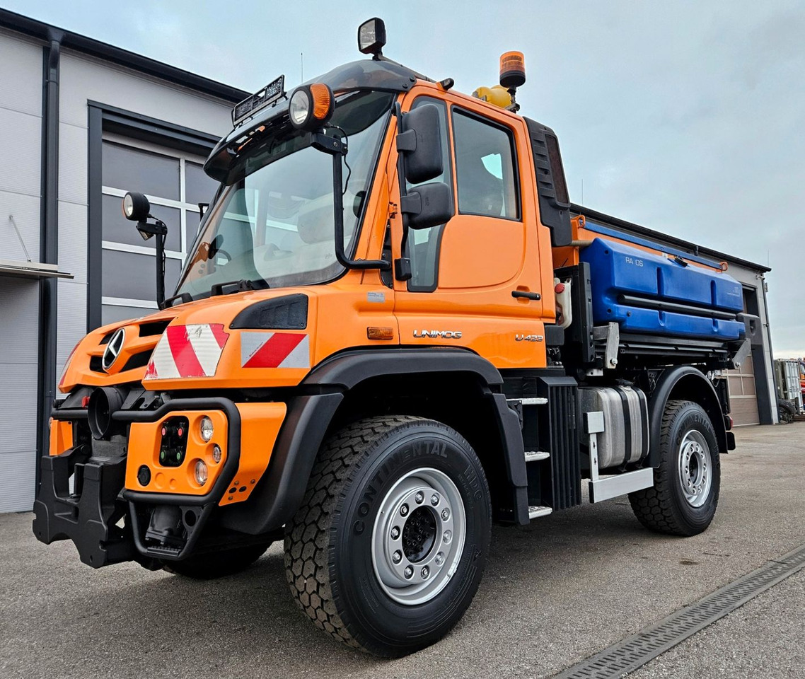 Unimog U423 UGE Euro6 Hydrostat Schmidt Stratos - Truk jungkit: gambar 1 Unimog U423 UGE Euro6 Hydrostat Schmidt Stratos - Truk jungkit: gambar 1