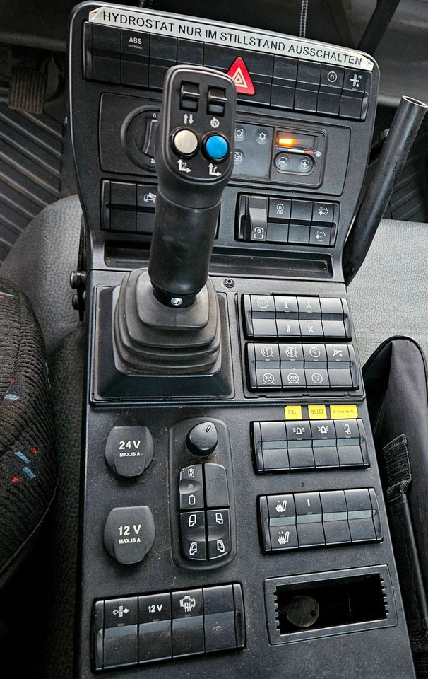 Truk jungkit Unimog U423 UGE Euro6 Hydrostat Schmidt Stratos: gambar 13 Truk jungkit Unimog U423 UGE Euro6 Hydrostat Schmidt Stratos: gambar 13