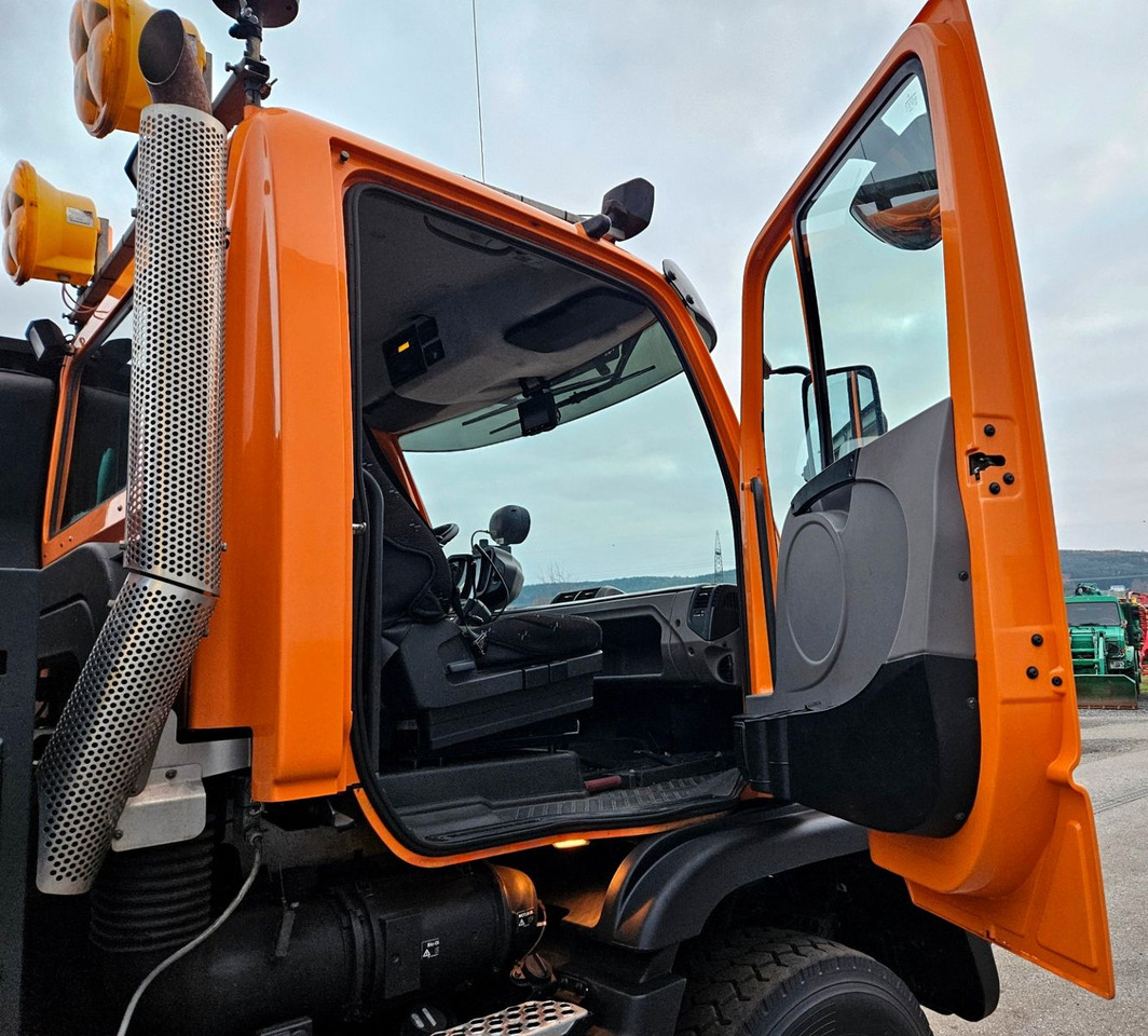 Truk jungkit Unimog U423 UGE Euro6 Hydrostat Schmidt Stratos: gambar 14 Truk jungkit Unimog U423 UGE Euro6 Hydrostat Schmidt Stratos: gambar 14