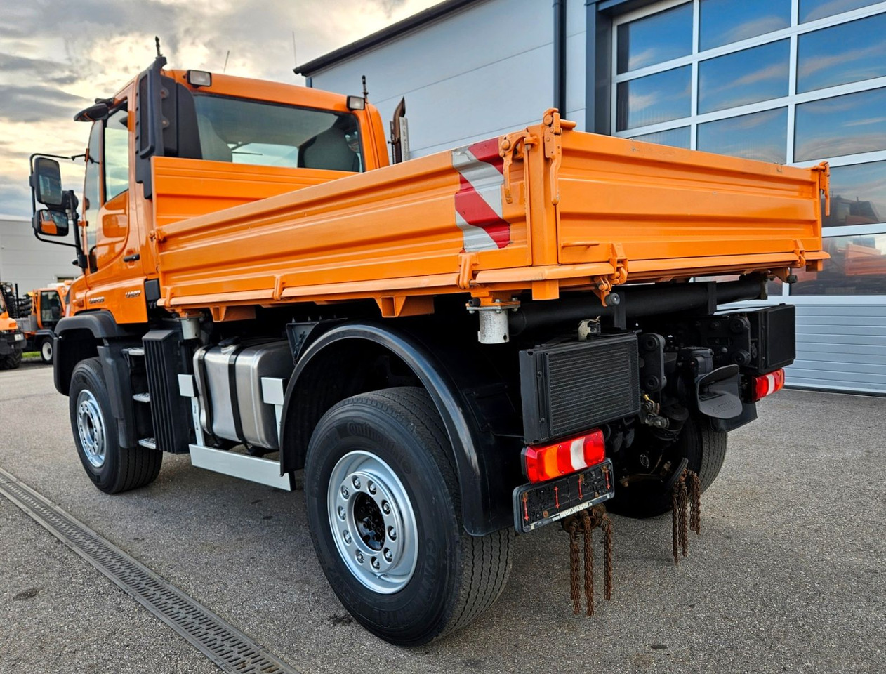 Unimog U527 UGE Euro6 VarioPilot Hydrostat - Truk jungkit: gambar 3 Unimog U527 UGE Euro6 VarioPilot Hydrostat - Truk jungkit: gambar 3