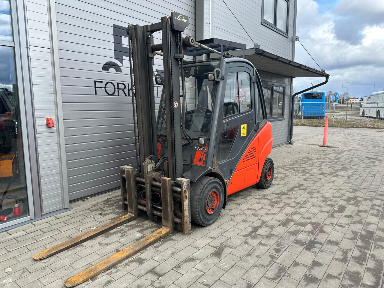 Linde H30D-01 - Forklift diesel: gambar 1 Linde H30D-01 - Forklift diesel: gambar 1
