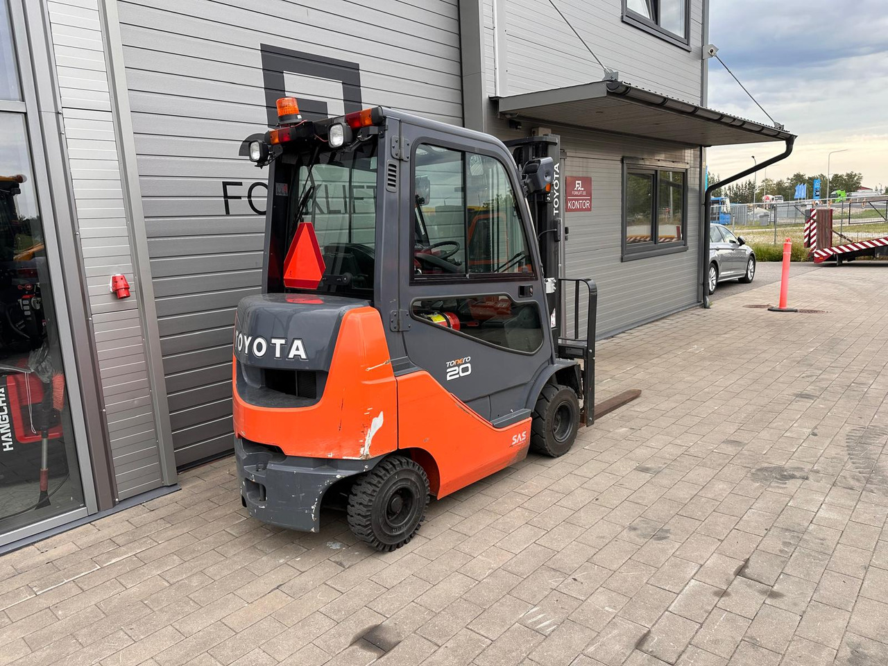 Toyota 8FDKF20 - Forklift diesel: gambar 4 Toyota 8FDKF20 - Forklift diesel: gambar 4