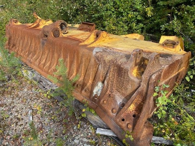 Komatsu D 155 AX - Pisau: gambar 2 Komatsu D 155 AX - Pisau: gambar 2