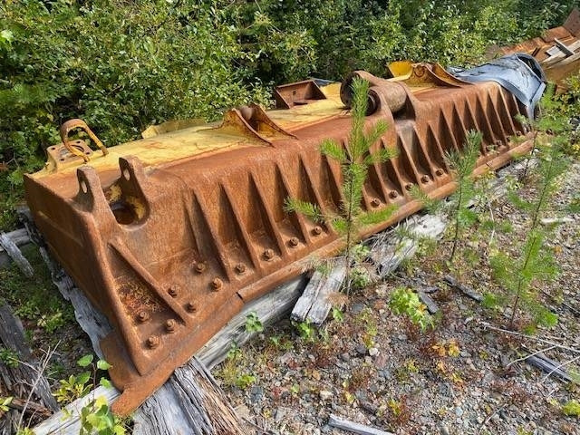 Komatsu D 155 AX - Pisau: gambar 1 Komatsu D 155 AX - Pisau: gambar 1