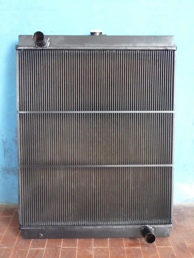 • RADIATORE NEW HOLLAND E195/215/245/ 87339771-72210130 - Radiator: gambar 1 • RADIATORE NEW HOLLAND E195/215/245/ 87339771-72210130 - Radiator: gambar 1