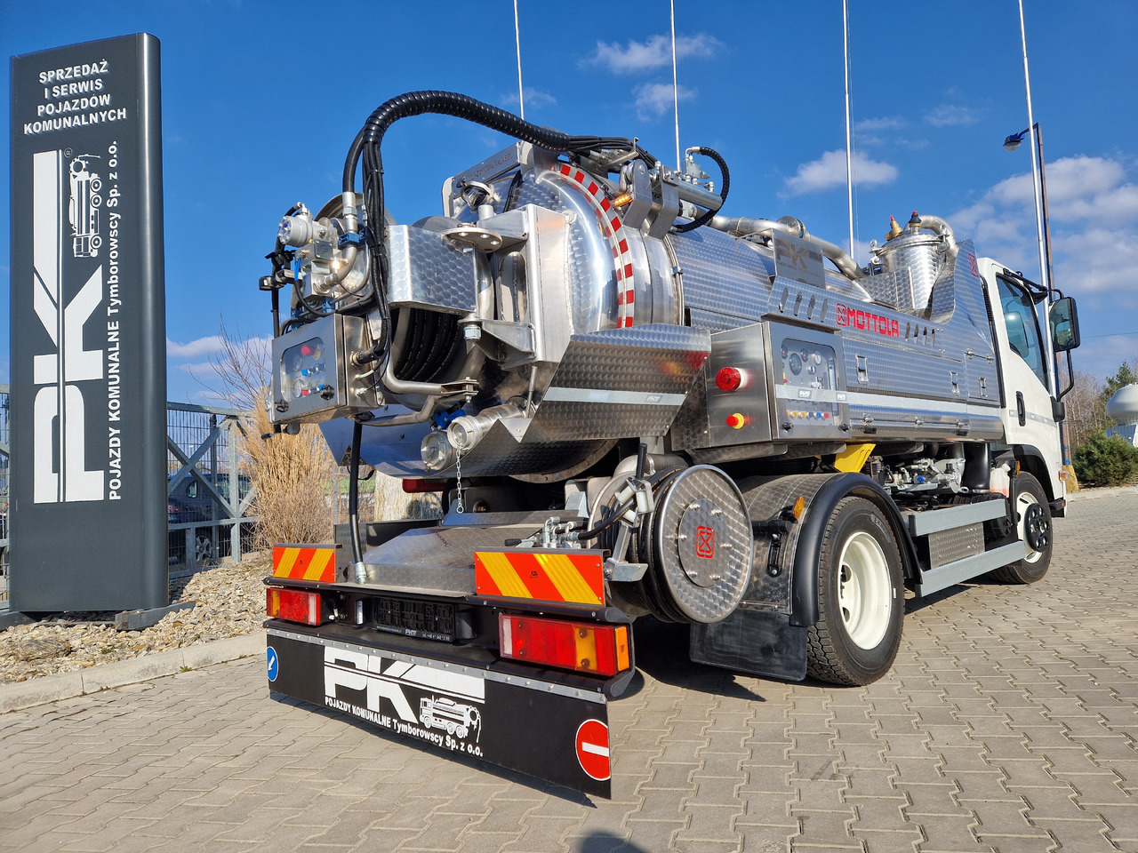 ISUZU - Truk vakum: gambar 2 ISUZU - Truk vakum: gambar 2