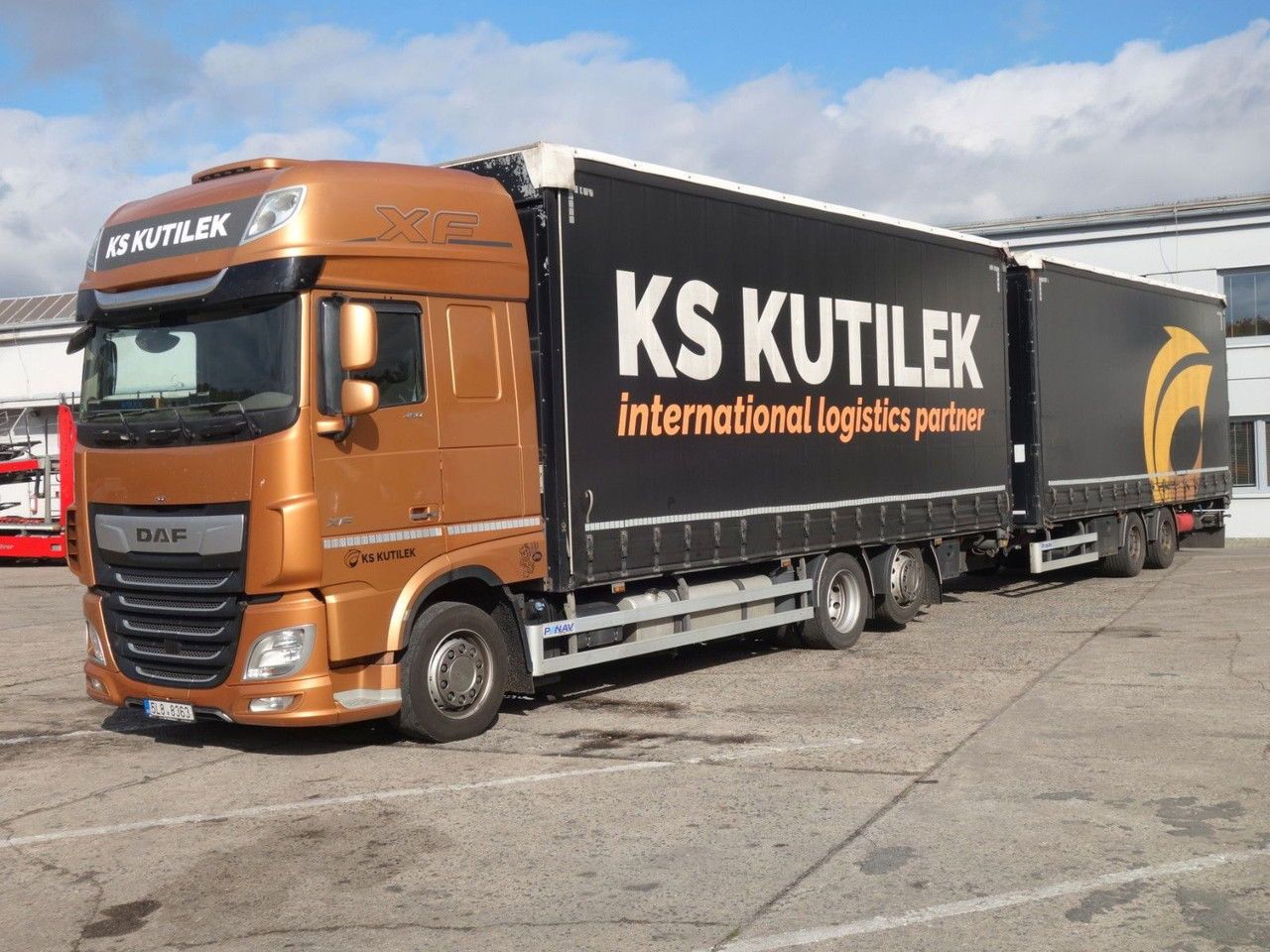 DAF XF 480 SSC, 120 cbm, Durchfahren - Truk dengan terpal samping: gambar 1 DAF XF 480 SSC, 120 cbm, Durchfahren - Truk dengan terpal samping: gambar 1