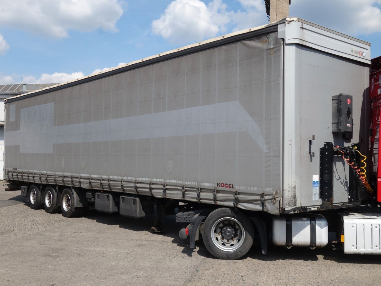 Kögel SN24 MEGA, Liftachse, SAF Achsen - Semi-trailer dengan terpal samping: gambar 4 Kögel SN24 MEGA, Liftachse, SAF Achsen - Semi-trailer dengan terpal samping: gambar 4