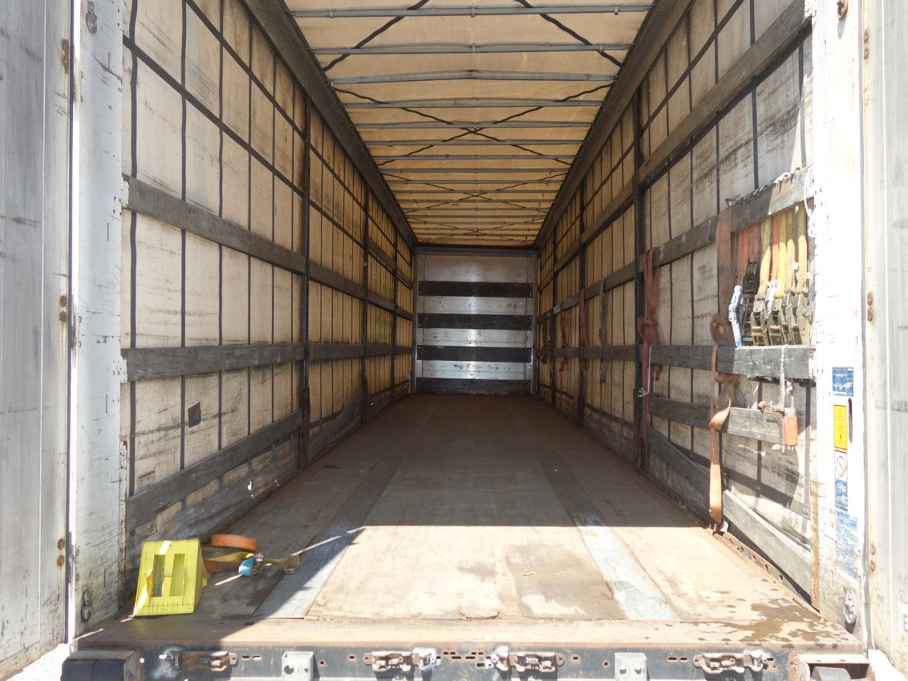 Kögel SN24 MEGA, Liftachse, SAF Achsen, XL Code - Semi-trailer dengan terpal samping: gambar 5 Kögel SN24 MEGA, Liftachse, SAF Achsen, XL Code - Semi-trailer dengan terpal samping: gambar 5