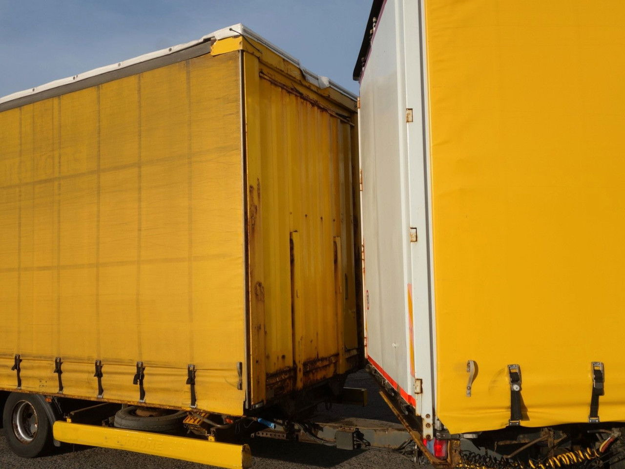 MAN TGX 24.400 EEV 6x2 + Anhänger Krone 120m3 - Truk dengan terpal samping: gambar 5 MAN TGX 24.400 EEV 6x2 + Anhänger Krone 120m3 - Truk dengan terpal samping: gambar 5