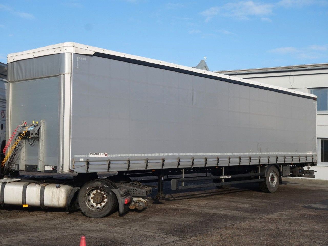 Schwarzmüller SPA 3/E Standard, 1 Achse, SAF SPA 3/E Standard, 1 Achse, SAF - Semi-trailer dengan terpal samping: gambar 1 Schwarzmüller SPA 3/E Standard, 1 Achse, SAF SPA 3/E Standard, 1 Achse, SAF - Semi-trailer dengan terpal samping: gambar 1