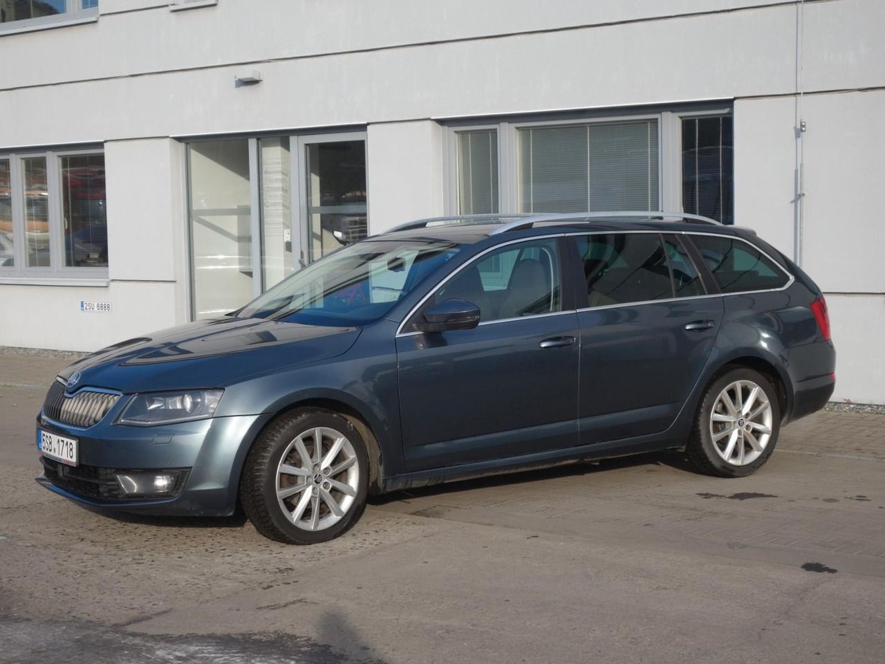 Skoda Octavia Combi Sport Line, 2.0 TDi DSG, Webasto - Station wagon: gambar 2 Skoda Octavia Combi Sport Line, 2.0 TDi DSG, Webasto - Station wagon: gambar 2