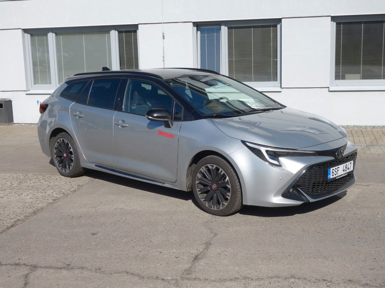 Toyota Corolla Touring 2,0 Hybrid GR Sport - Station wagon: gambar 3 Toyota Corolla Touring 2,0 Hybrid GR Sport - Station wagon: gambar 3