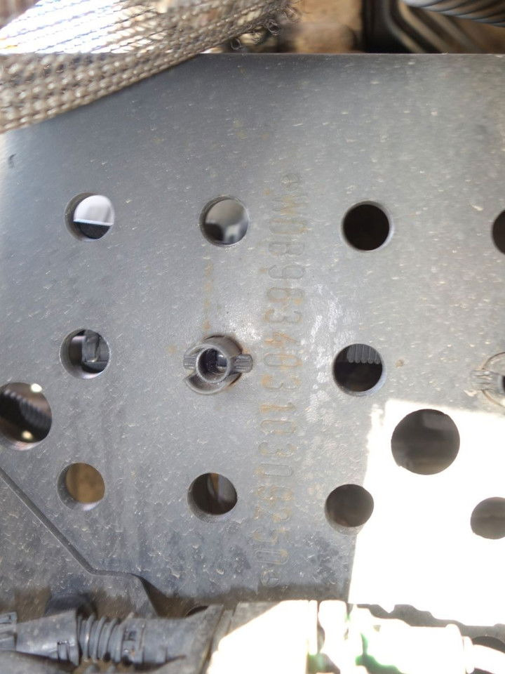 Tractor head Mercedes-Benz Actros 1848 Giga Space, Standard: gambar 9