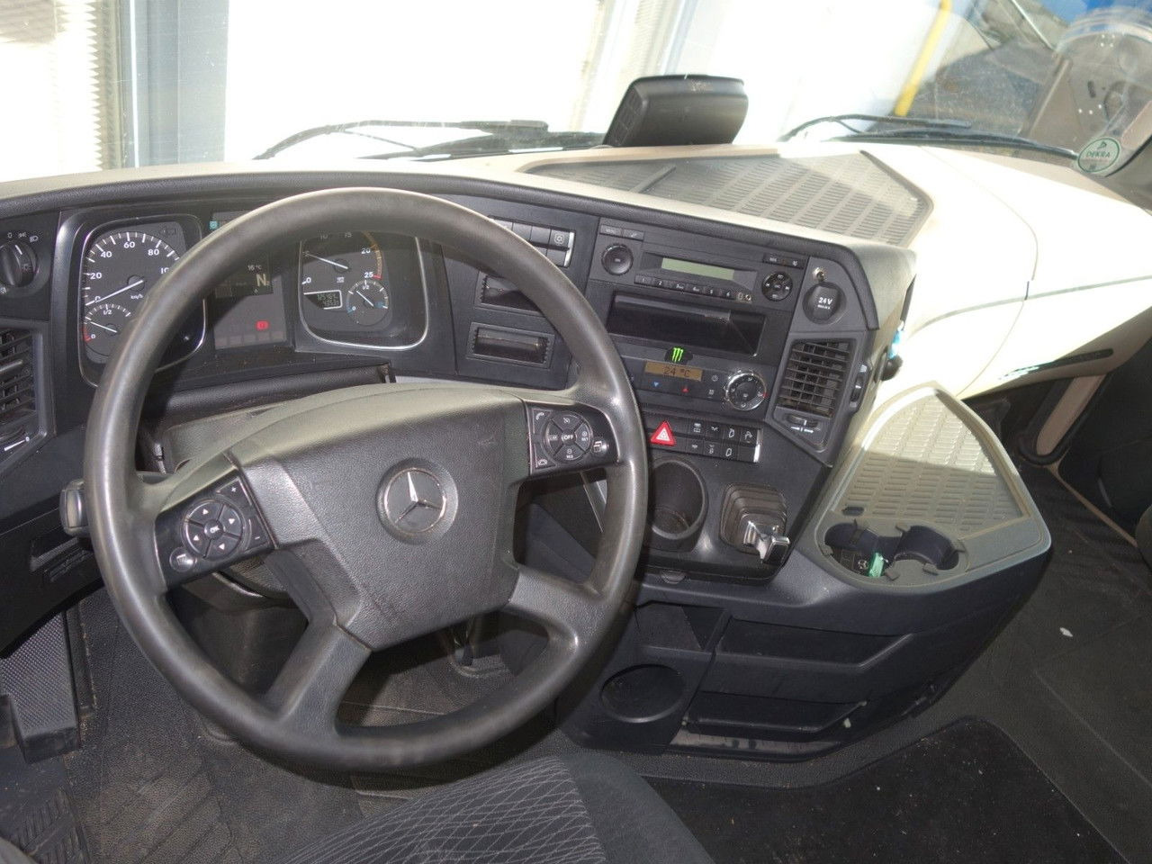 Tractor head Mercedes-Benz Actros 1848 Giga Space, Standard: gambar 13