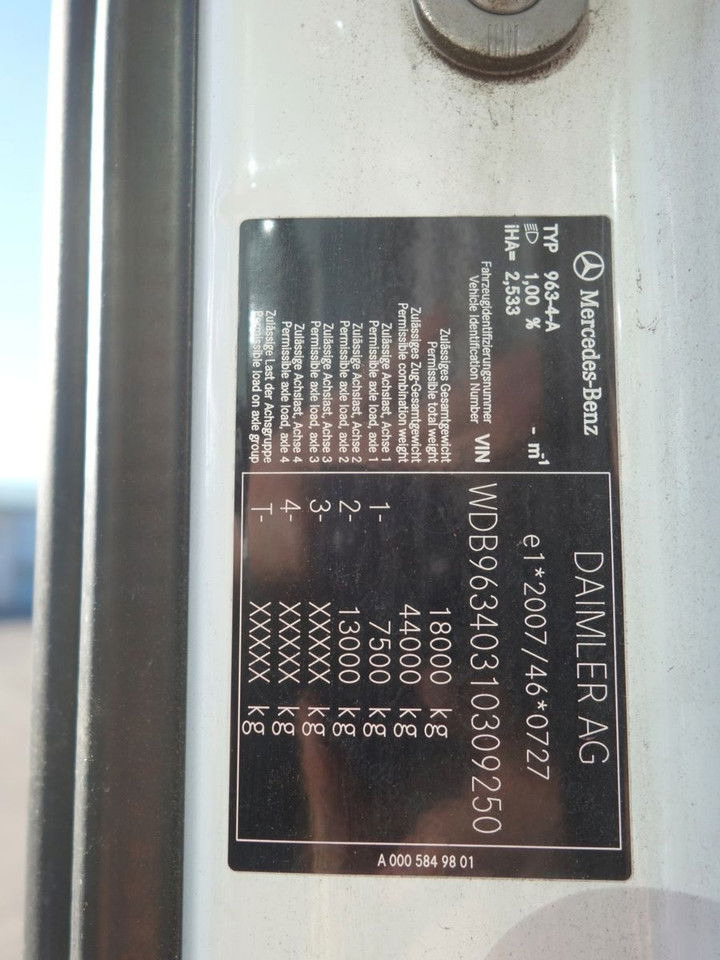 Tractor head Mercedes-Benz Actros 1848 Giga Space, Standard: gambar 10