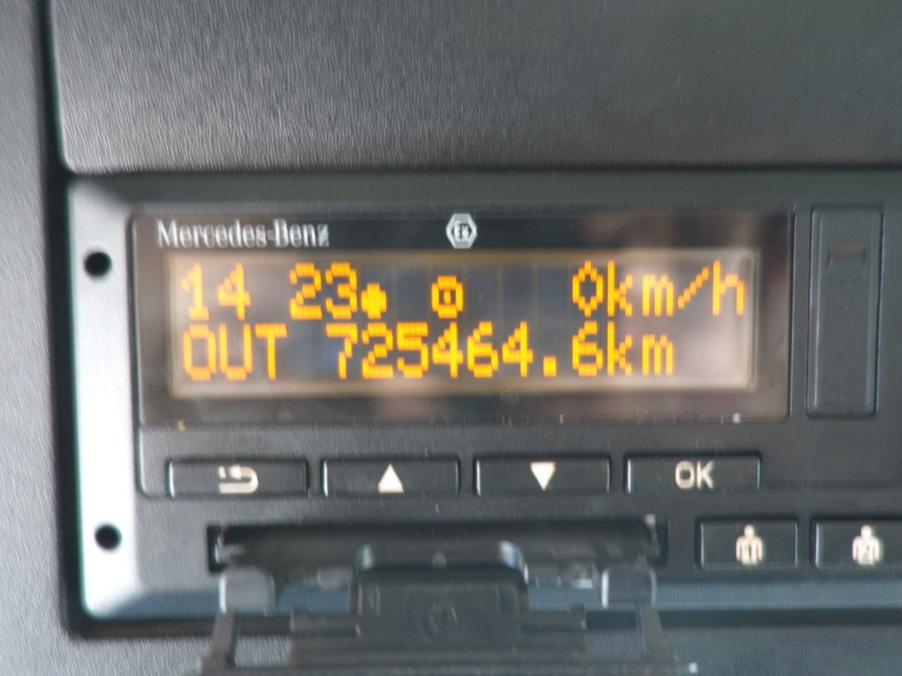 Tractor head Mercedes-Benz Actros 1848 Giga Space, Standard: gambar 18