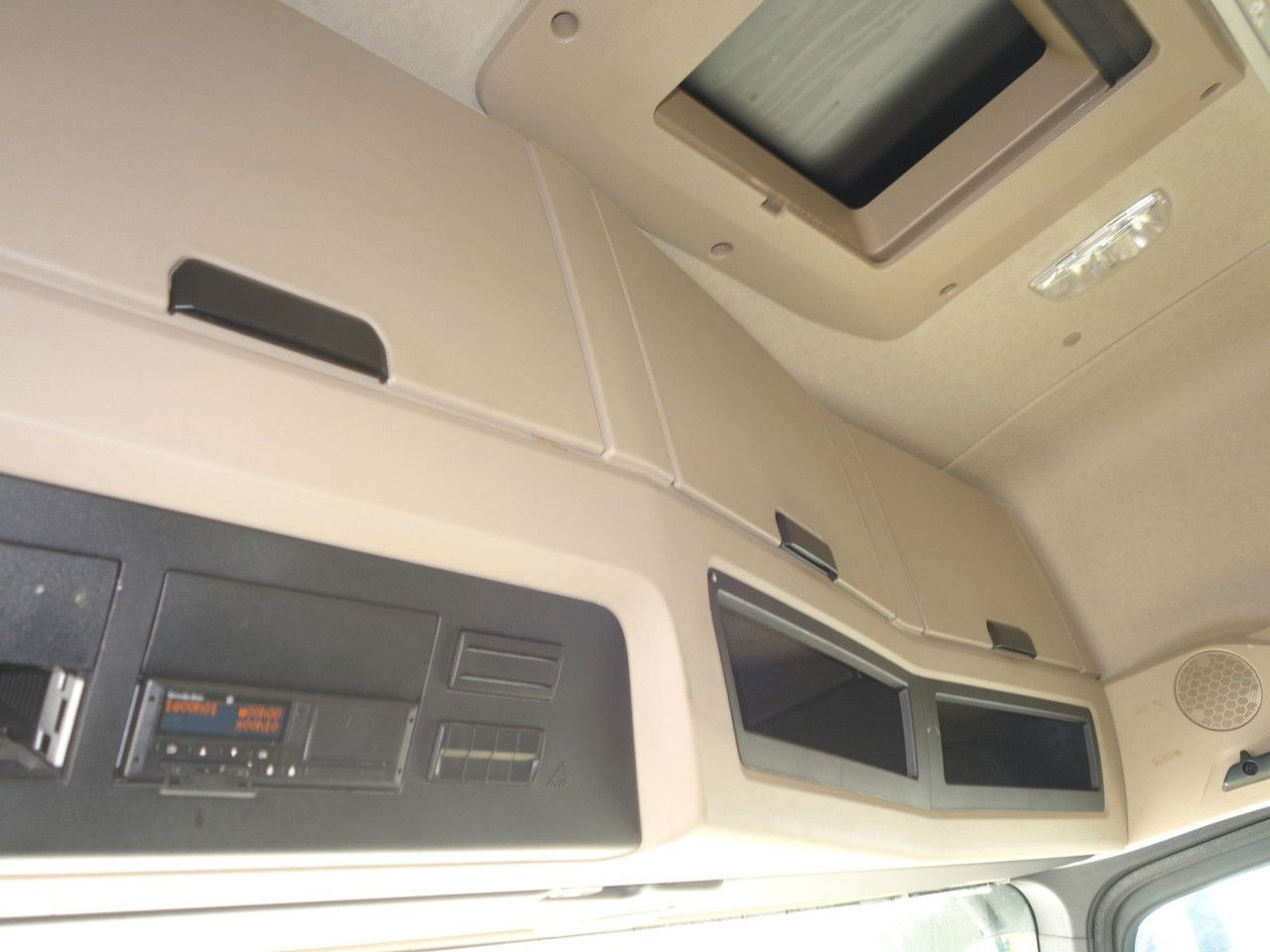 Tractor head Mercedes-Benz Actros 1848 Giga Space, Standard: gambar 12